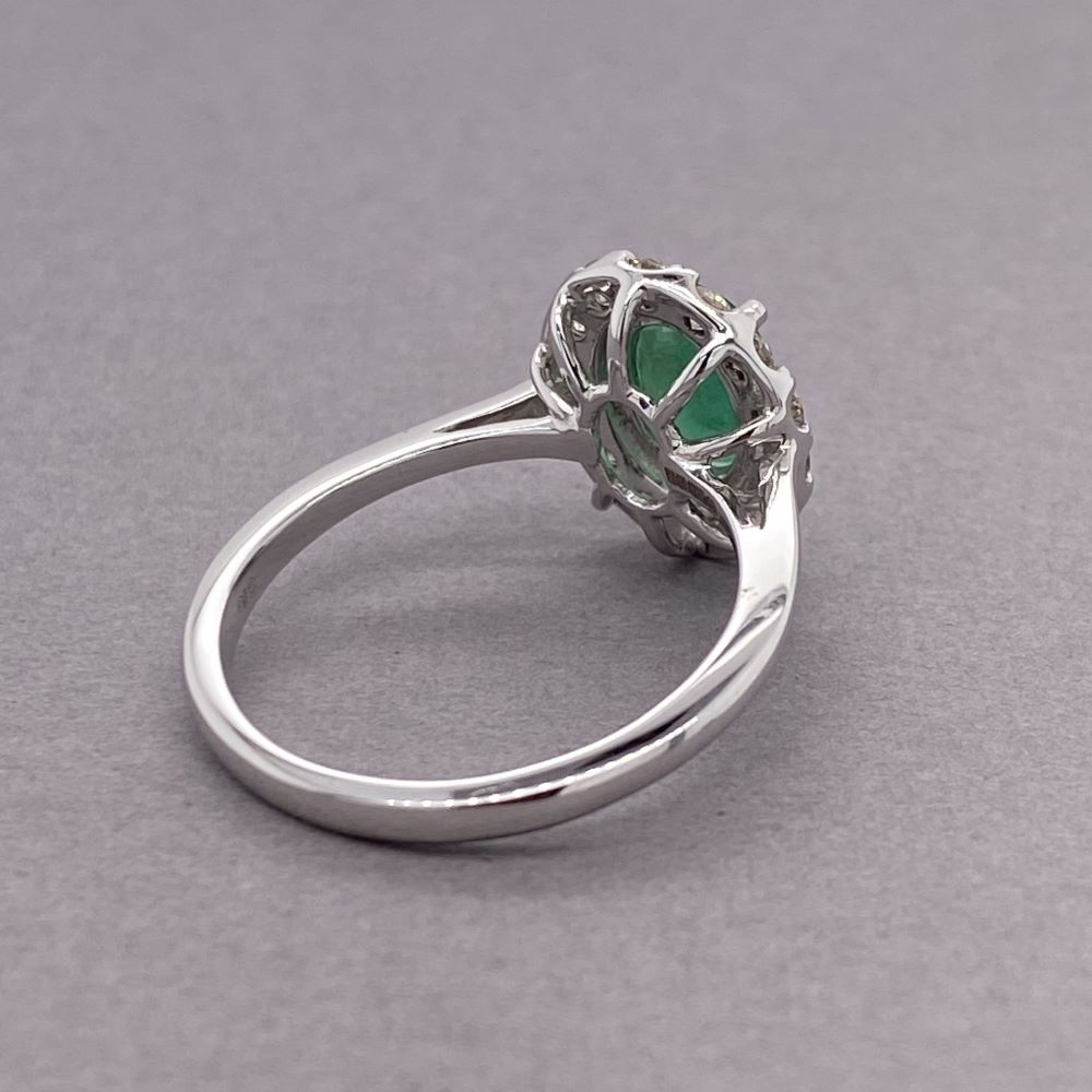 9ct White Gold 1.30ct Emerald With 0.50cts Diamonds Surround Cluster ...